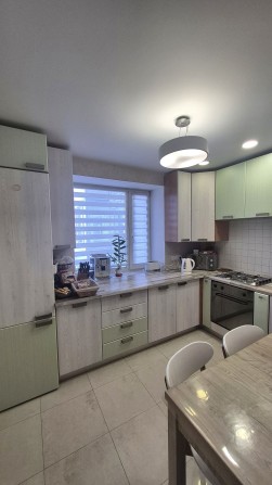 Центр міста! Добротна 4кім.квартира з простором для всієї сім'ї! - фото 1