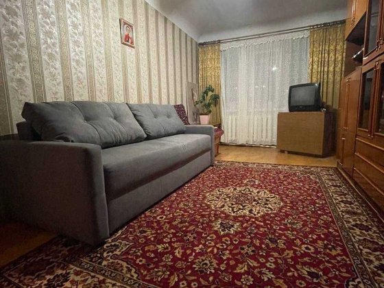 Продам 2-кімнатну квартиру в цегляному будинку. Р-н 12 школи Рівне