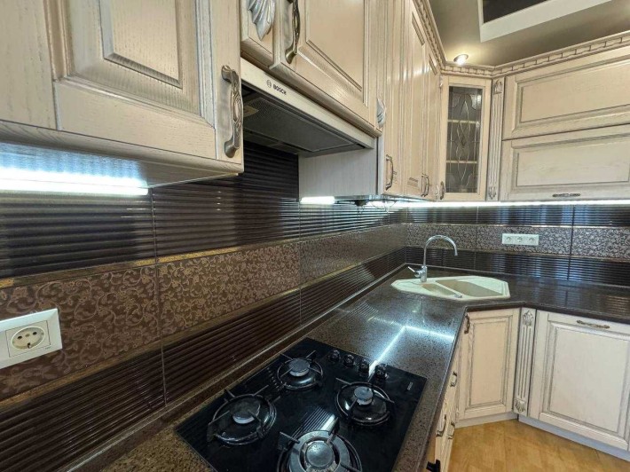 Продаж просторої 2-кімнатної квартири з ремонтом - фото 1