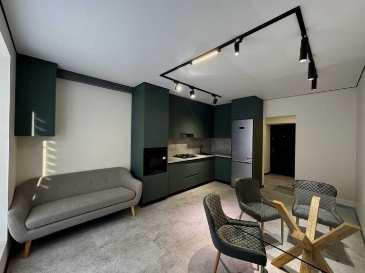 1-кімнатна квартира з якісним ремонтом, повністю готова до проживання. - фото 1