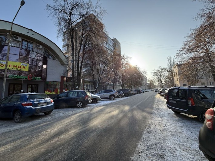 Центр міста. 2 поверх. 82м2. Частковий ремонт. Цегляний будинок - фото 1