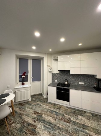 Центральний парк! Балкон та газ опалення! Готова до заселення - фото 1