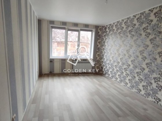 Продаж 3 кімнатної квартири на Космонавтів