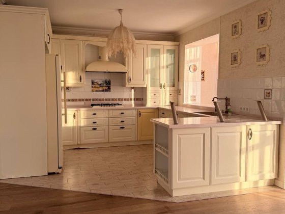 Простора двохрівнева квартира з газом та технікою у Ірпені Ирпень