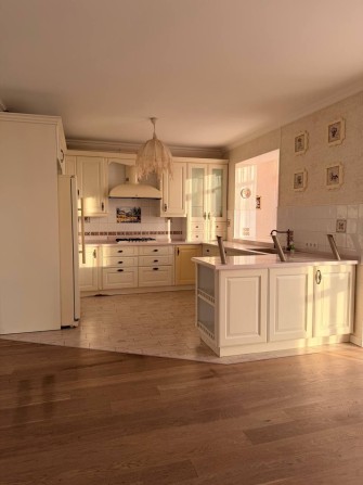 Простора двохрівнева квартира з газом та технікою у Ірпені - фото 1