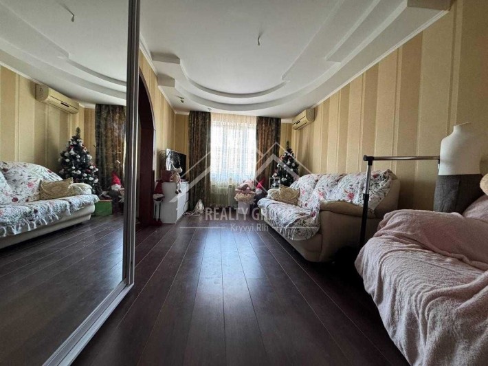 Продаж сучасної 2-кімнатної квартири з ремонтом та меблями - фото 1