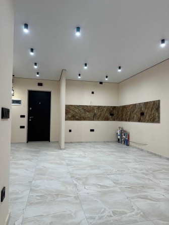 Терміновий продаж 2к.квартири +кухня-студія - фото 1