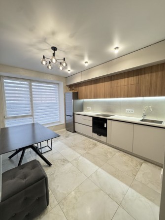 Продаж 1-квартири в новобудові з сучасним ремонтом, усіма меблями - фото 1