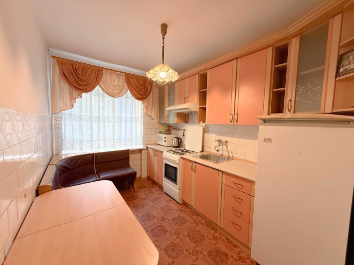 Продам простору 3 кімнатну квартиру в центрі міста . - фото 1