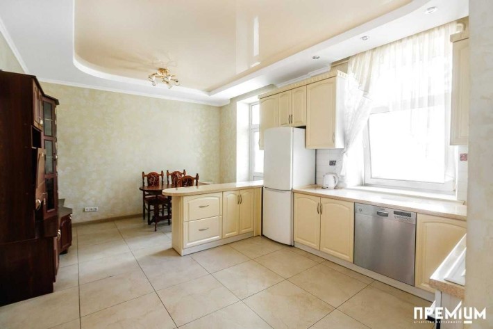 ПРОДАЖ Половина будинку 6 кімнат центр міста - фото 1