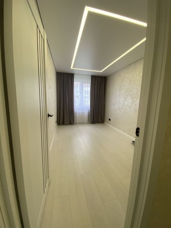 Свято-миколаївська , навпроти парку - фото 1