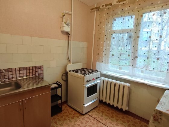 3 кімнатна по вул. Рекордна, на 44 кварталі. Є балкон!