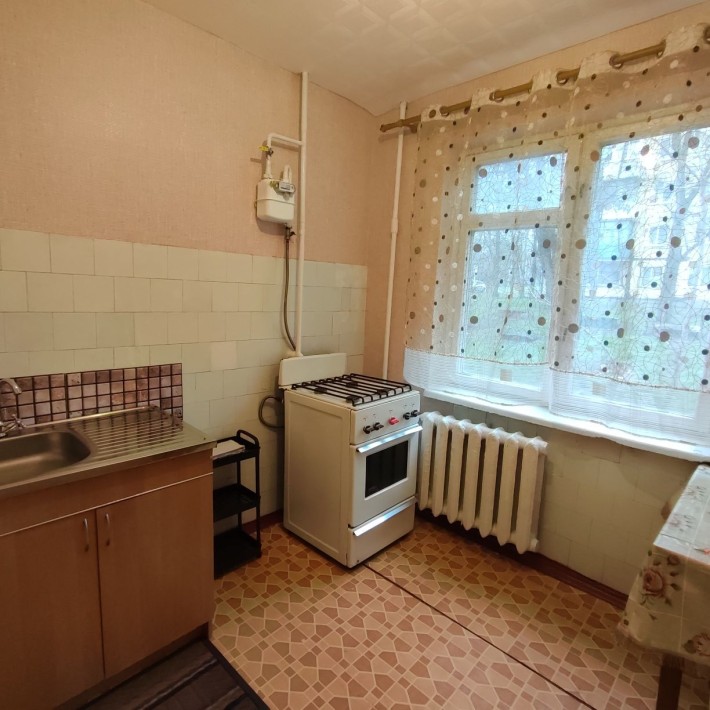 3 кімнатна по вул. Рекордна, на 44 кварталі. Є балкон! - фото 1