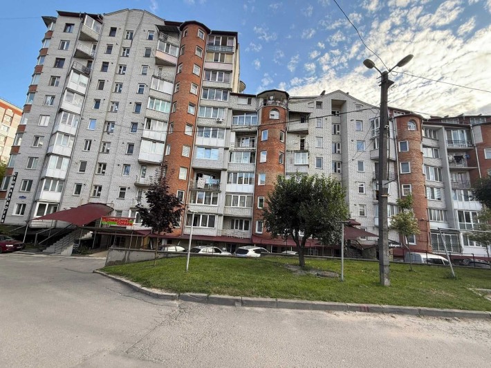 Продаємо простору 3кімнатну квартиру неподалік від Центру - фото 1
