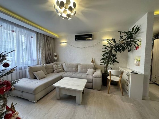 Продам 4-кім квартиру з новим ремонтом в р-н Покровського Ровно