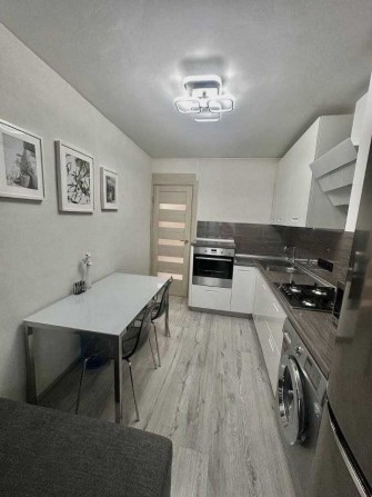 Однокімнатна з ремонтом в цегляній новоубдові! ТОРГ! - фото 1