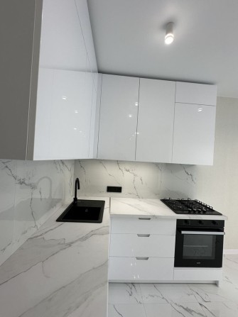 НОВИЙ РЕМОНТ 1к квартира! 15хв до Києва! - фото 1