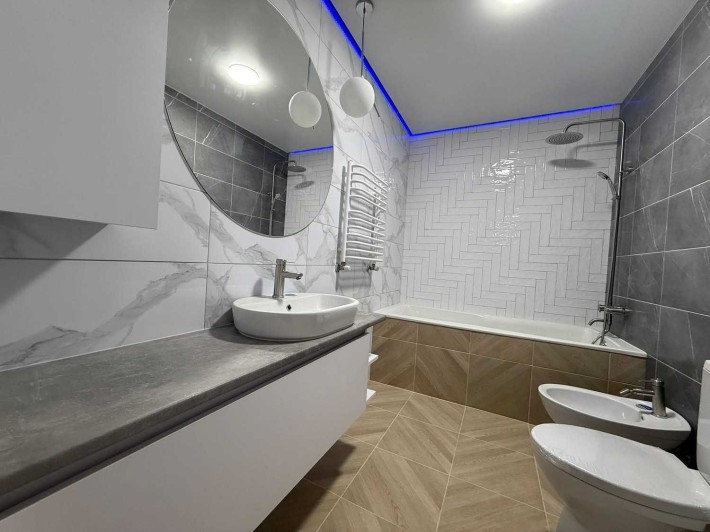 Продам велику 2-кімнатну квартиру на 4-му поверсі! - фото 1