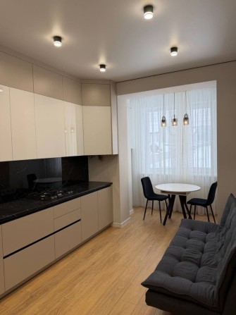 Нова 1-кімнатна 51 м² з ремонтом та технікою ЖК Style House - фото 1