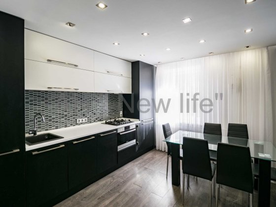 Двокімнатна квартира з ремонтом. А/о Суми