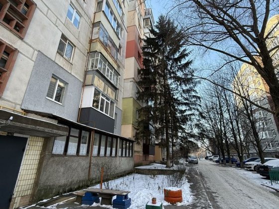 Продам, 23 вересня, простора 2-х кімнатна квартира Полтава