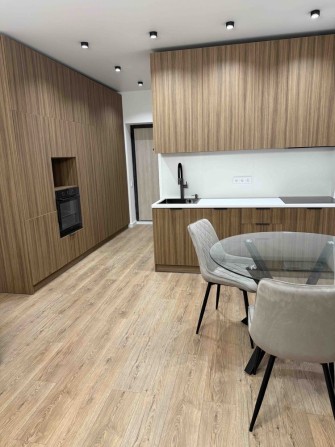 Продам квартирк з новим ремонтом! Балкон - фото 1