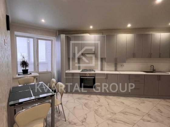 Євротрикімнатна біля центрального парку Ирпень