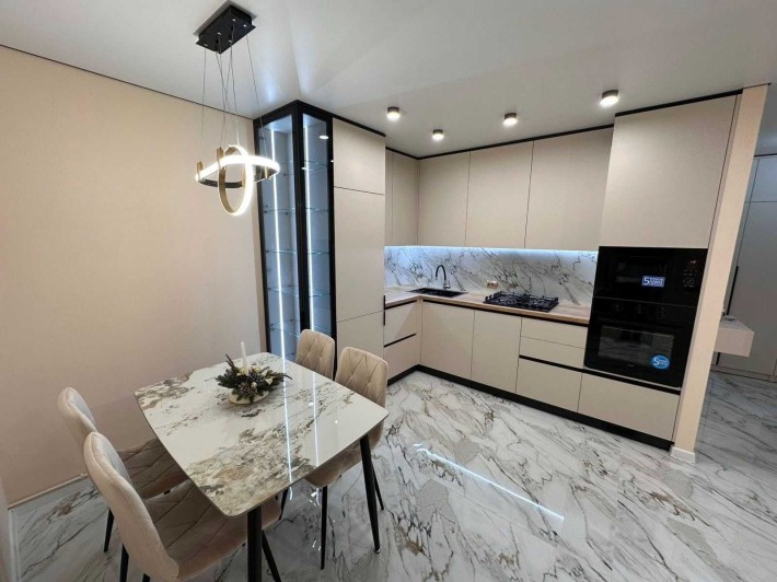 Продаж 2 км квартири на Київській 9Д з ремонтом - фото 1