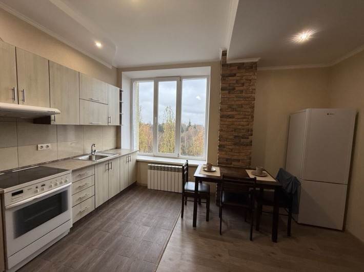 Продається простора кухня-студія з окремою кімнатою - фото 1