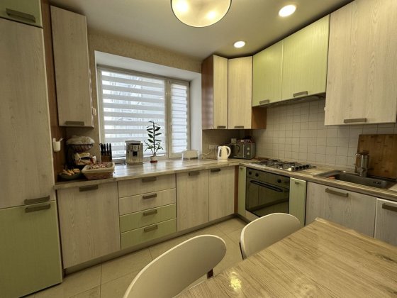 Продам затишну 4-кімнатну квартиру з якісним ремонтом Ровно