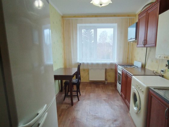 Простора 2-кімнатна з автономним опаленням Сумы