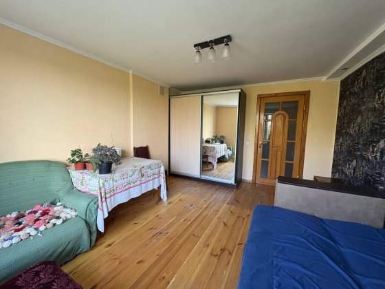 #  2 кім.квартира в гуртожитку! Ровно