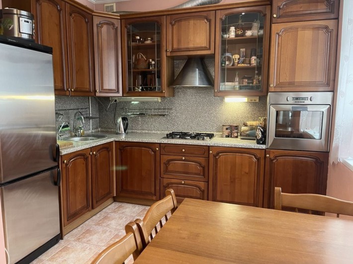 Центр 3-к Сталінка Автономне опалення Меблі Техніка - фото 1