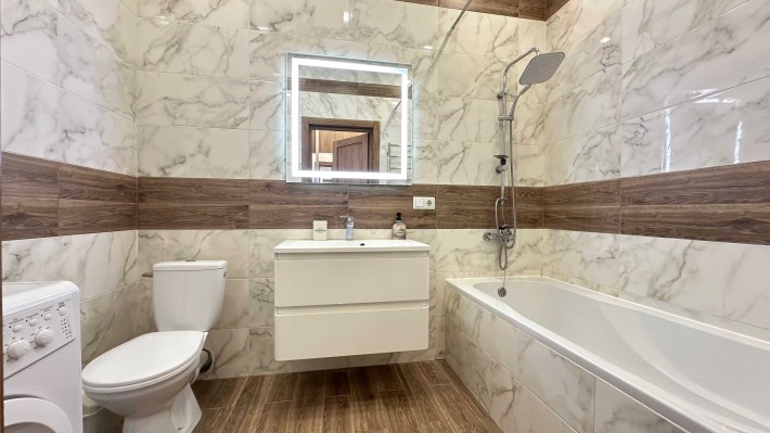 НОВИНКА! Сучасна квартира біля озера укомплектована! - фото 1