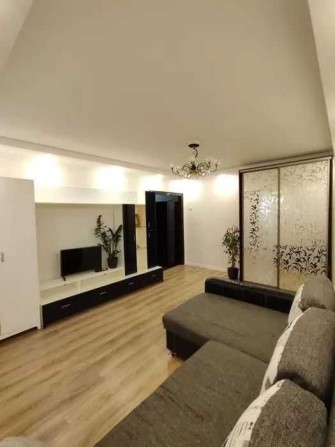 1к квартира з якісним ремонтом та просторою кухнею! - фото 1