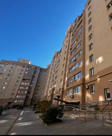 Продам 2 кімнатну квартиру на проспекті Свободи . - фото 1