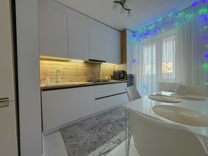 Продаж 3-кімнатної квартири з якісним ремонтом. Євгена Коновальця, 10 - фото 1