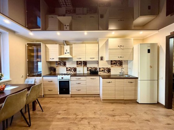 Укомплектована простора квартира 73м2! Топ локація! Ровно