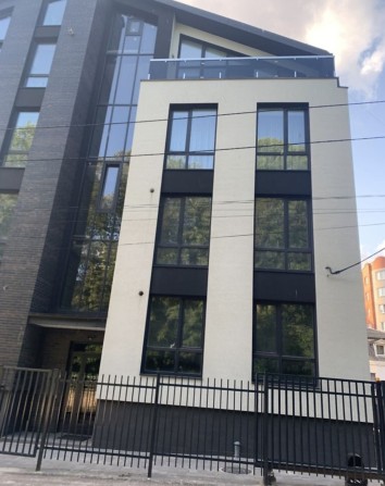 Продаж 2к квартири 52 кв. м на вул. Петрушевича - фото 1