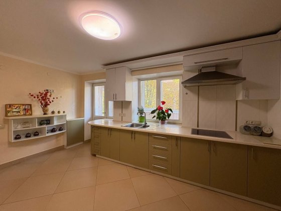 Велика 2кімнатна квартира з автономним опаленням поруч парку €$ Ровно