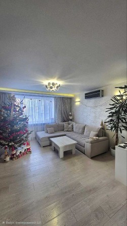 Продам сучасну і теплу 4 кімнатну квартиру в самому центрі міста! - фото 1