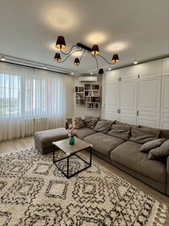 2-кімнатна у новобудові 70 м2 з елітним ремонтом та меблями. (4й Тавр) - фото 1