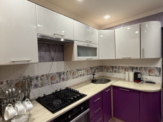 Продається 2 кімнатна Чешка вул Алматин. ( р-н МacDonald’s ТЦ Майдан) Чернівці