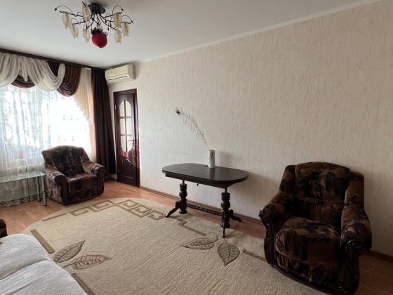 Трикімнатна квартира з кондиціонером та сигналізацією в хорошій локаці Ровно