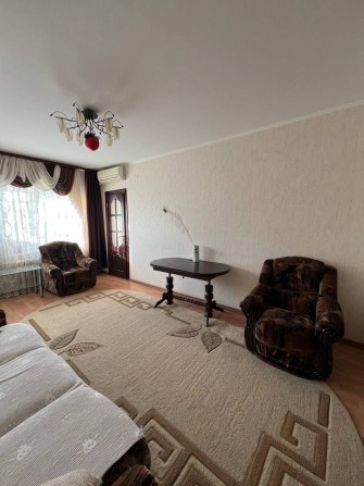 Трикімнатна квартира з кондиціонером та сигналізацією в хорошій локаці - фото 1