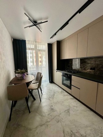 Продаємо сучасну квартиру в новому будинку - фото 1