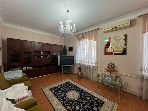 3 кімн.сталінка в Центрі на 2 поверсі Полтава