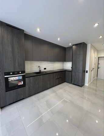 1-кімнатна квартира, 48м2, з ремонтом та меблями! - фото 1