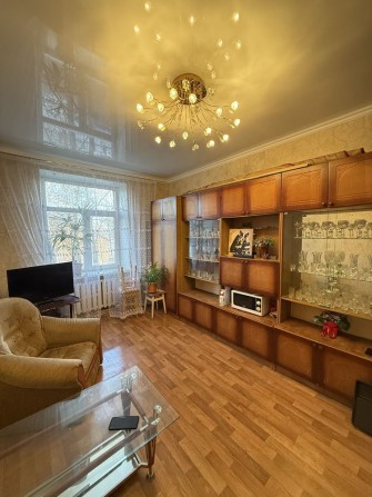 Центр міста, цегляний будинок - фото 1