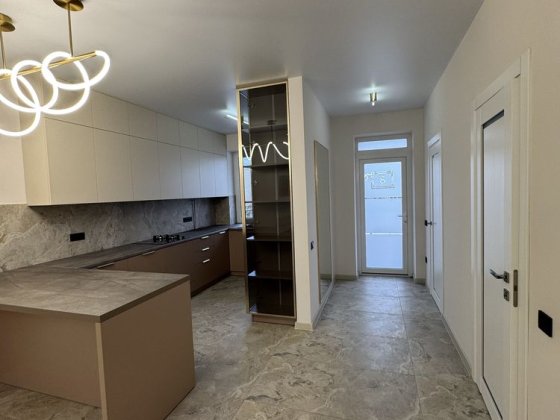 Продаж 3-кім тауна з євроремонтом! Чернівці